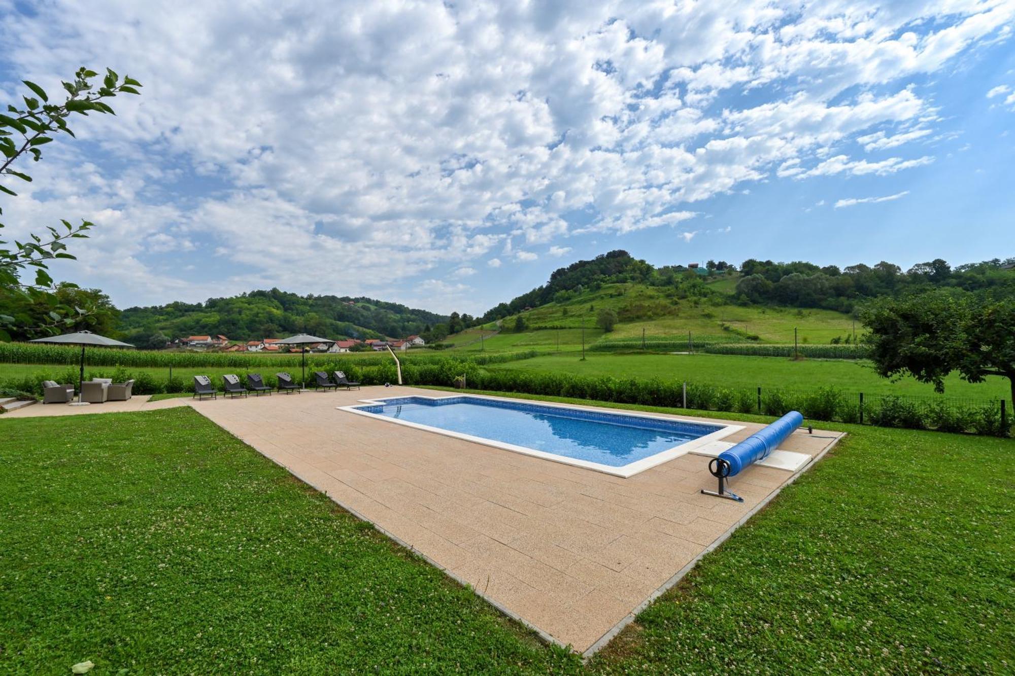 Ruralna Kuca 'Villa Zagorka' Za Odmor Sa Bazenom I Bocalistem Donja Pacetina Exterior foto
